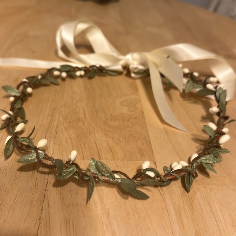 Gently used White Flower Floral Crown